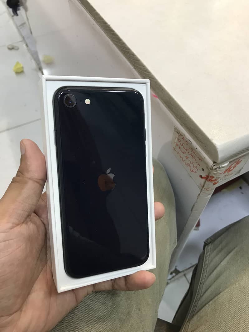 Apple iPhone SE 3rd generation 3