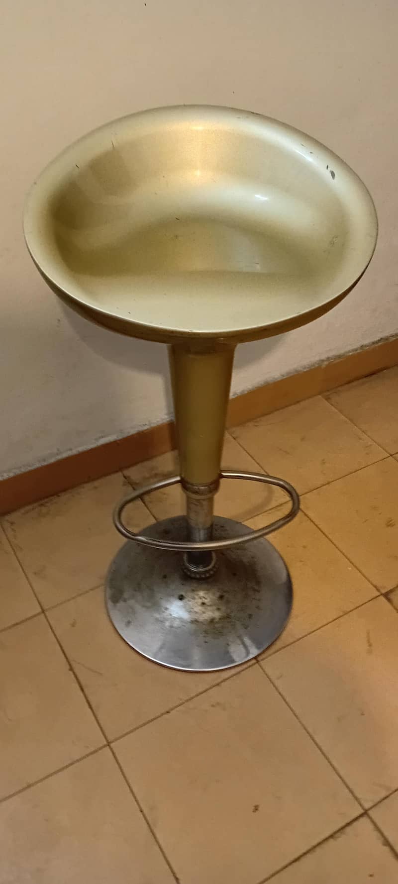 Executive Chairs & a Bar Stool 5