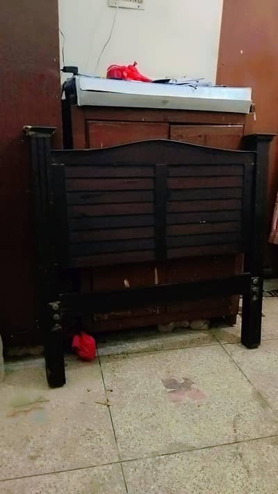 single bed forurgent sale