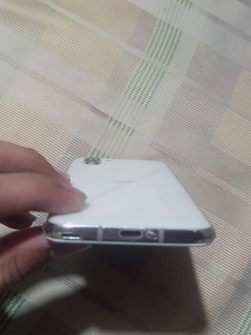 Sharp Aquos R2 2