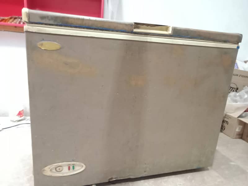 Refrigerator 0