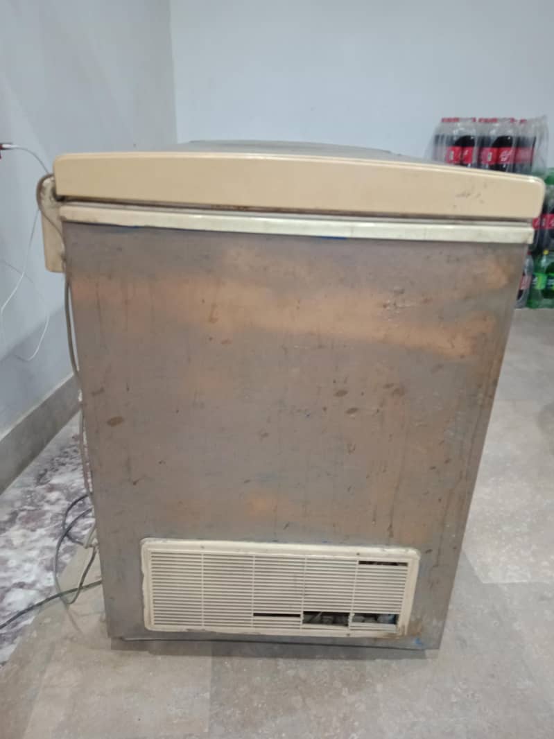 Refrigerator 1