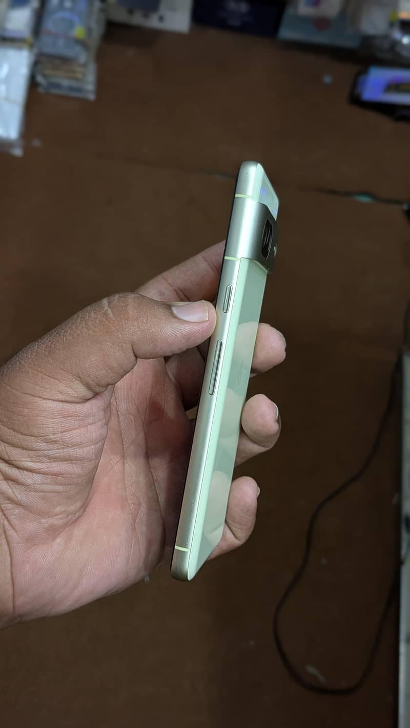 Google Pixel 7 4