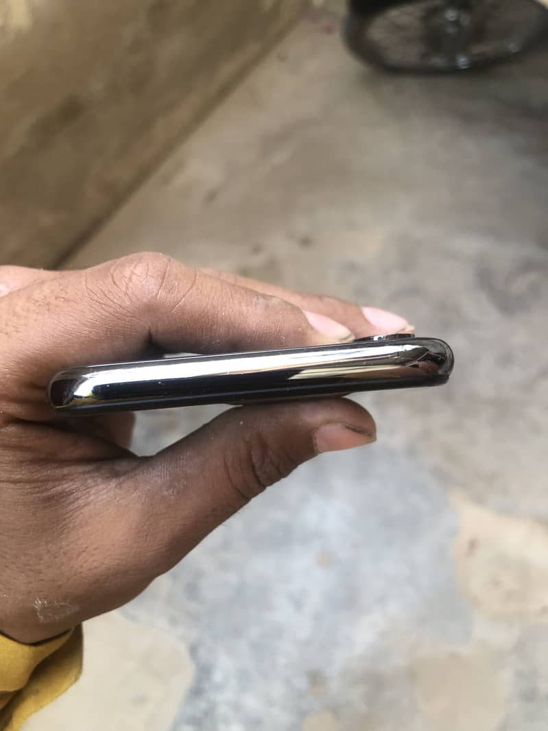 Apple iPhone X 3