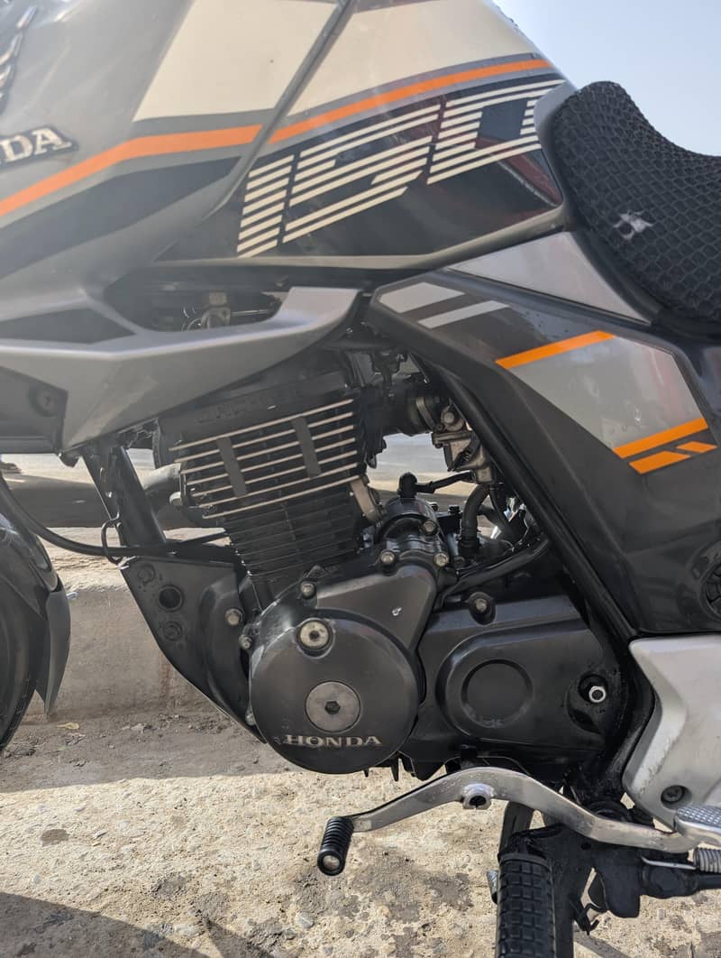 Honda cb150f 2