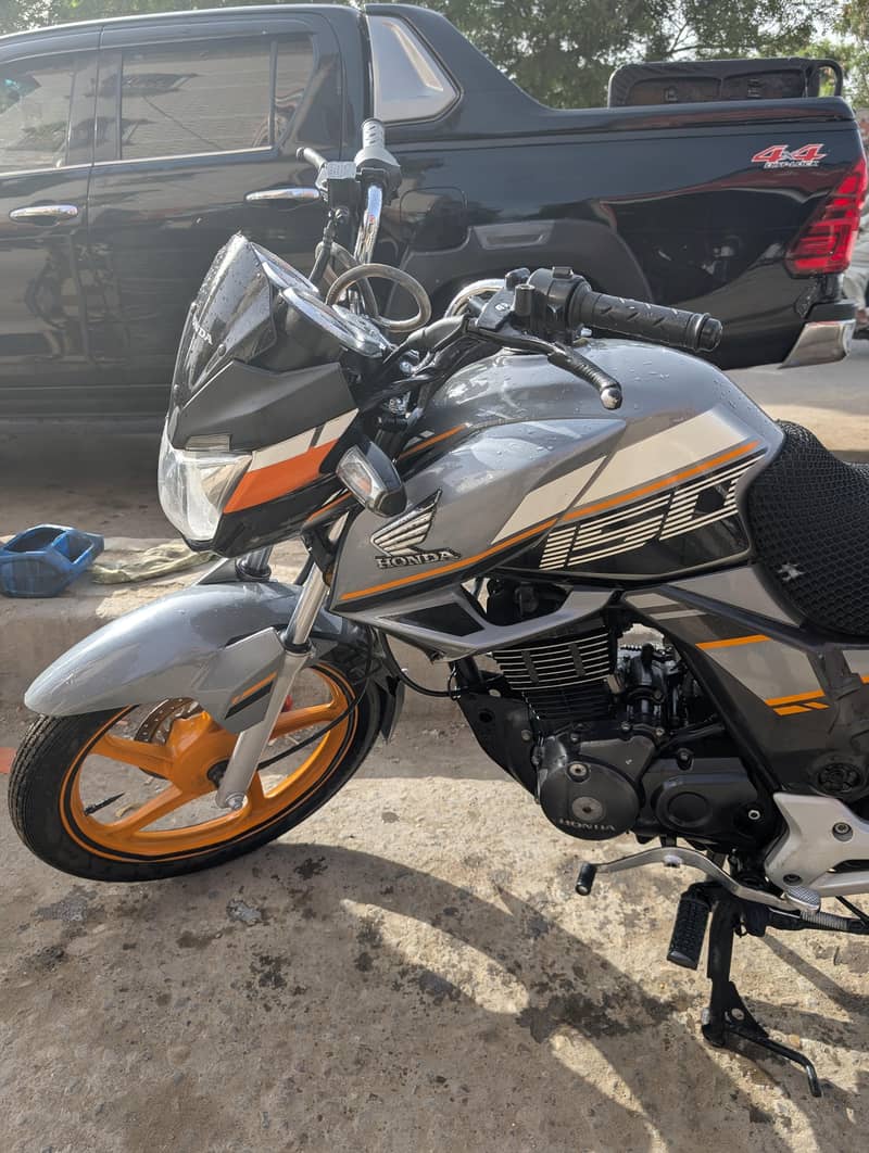 Honda cb150f 4