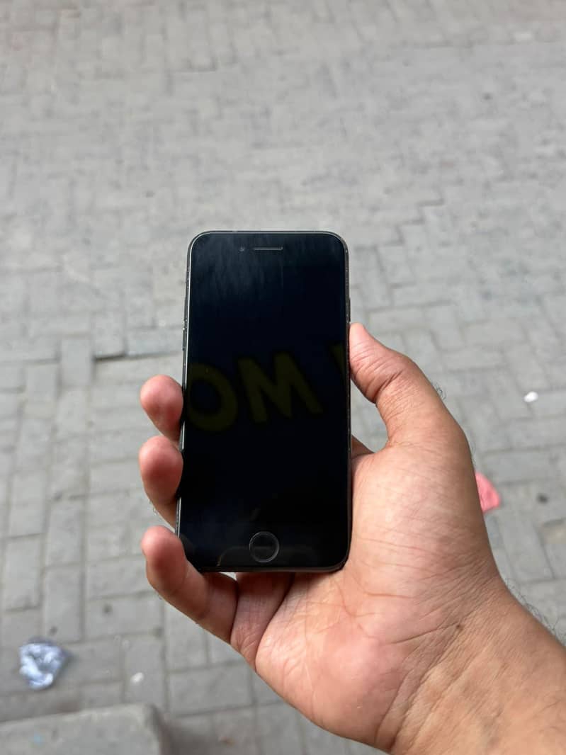 Apple iPhone 7 1