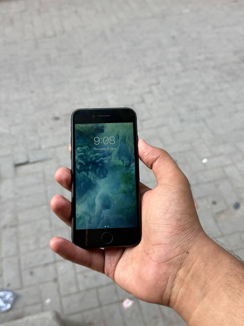 Apple iPhone 7 2