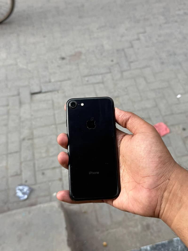 Apple iPhone 7 7