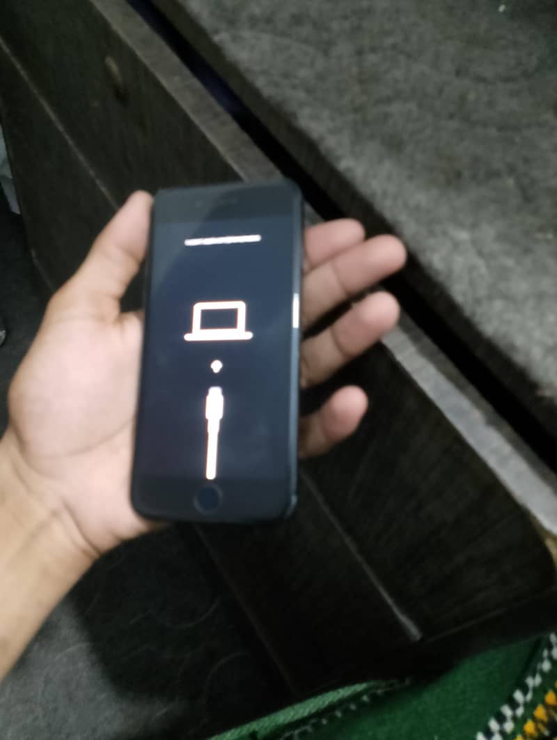 Apple iPhone 8 4
