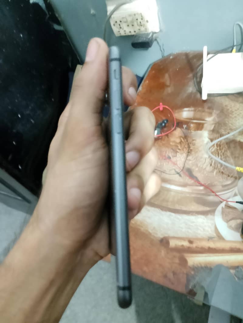 Apple iPhone 8 6