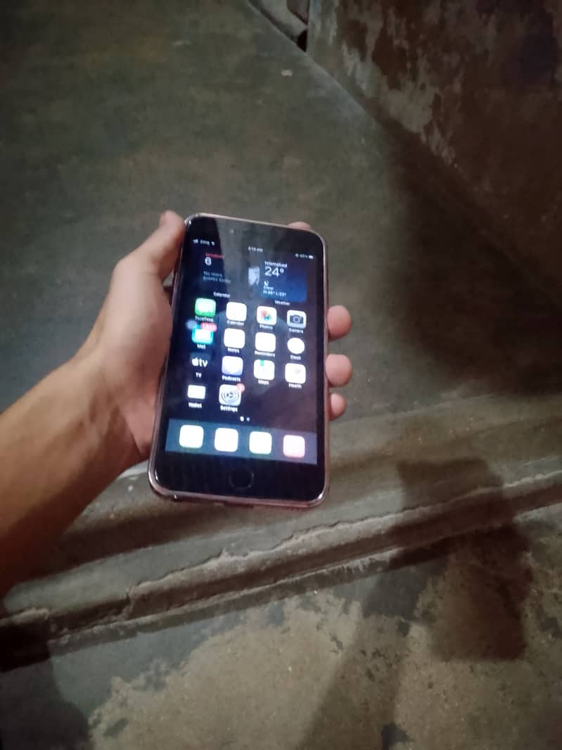 Apple iPhone 7 Plus 2