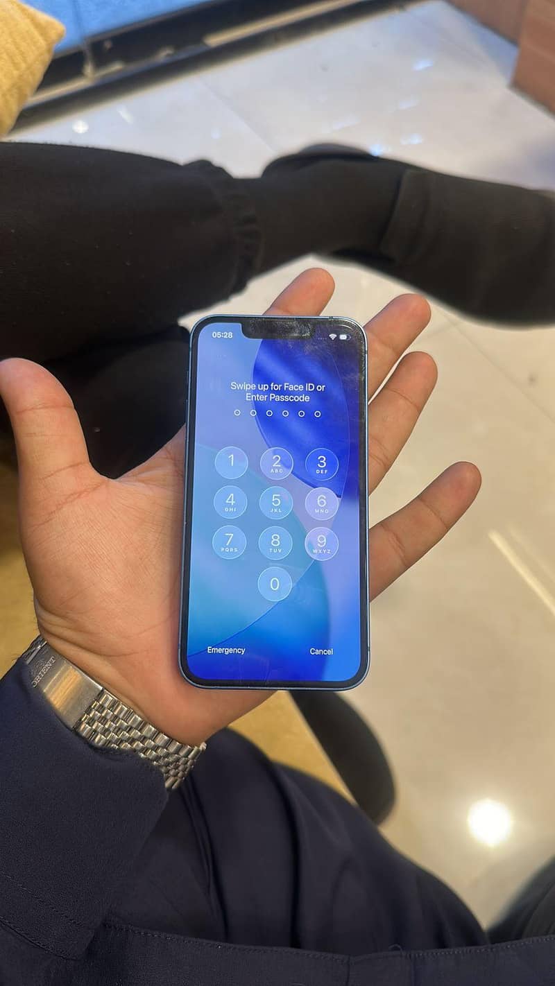 Apple iPhone 13 mini 1