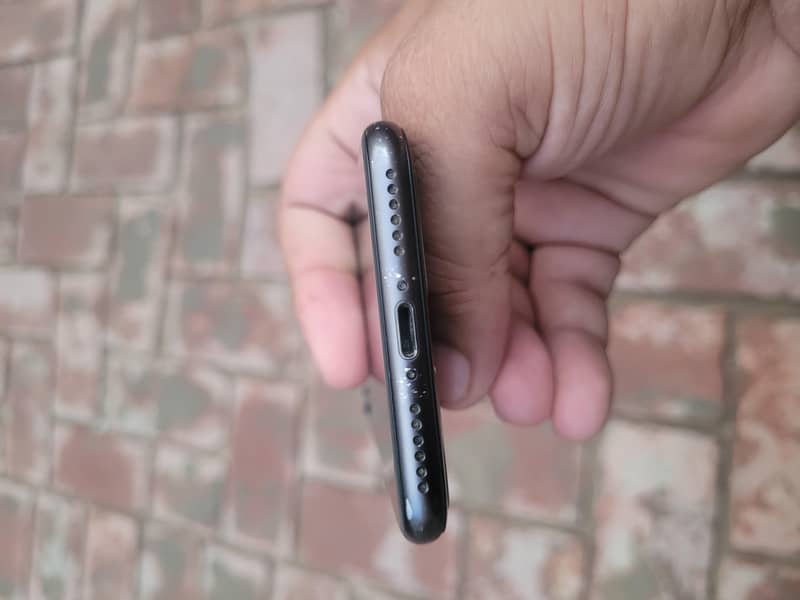 Apple iPhone 8 3