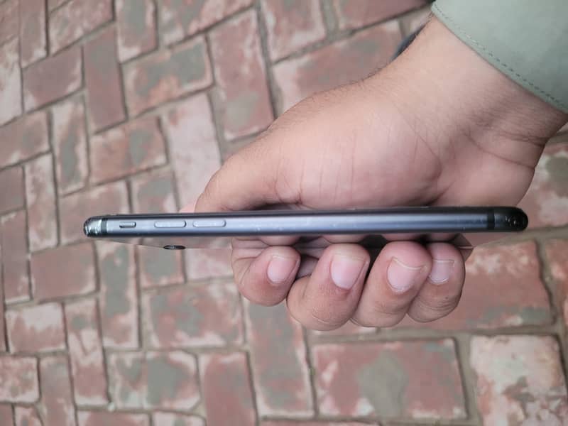 Apple iPhone 8 6