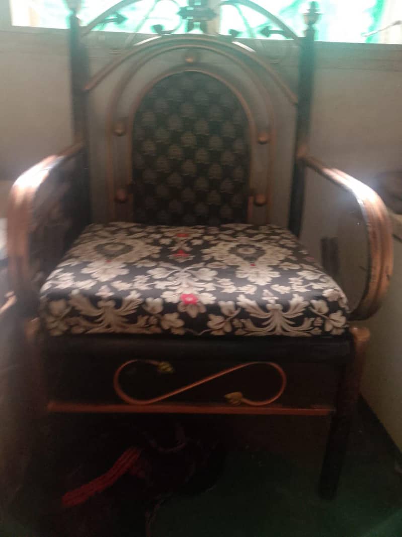 Bed, Soofa, Dreesing table 1