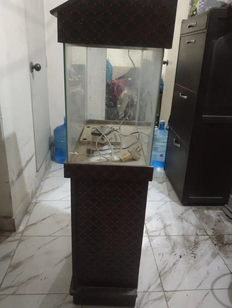 Aquarium with wooden cabinet stand — photo 3