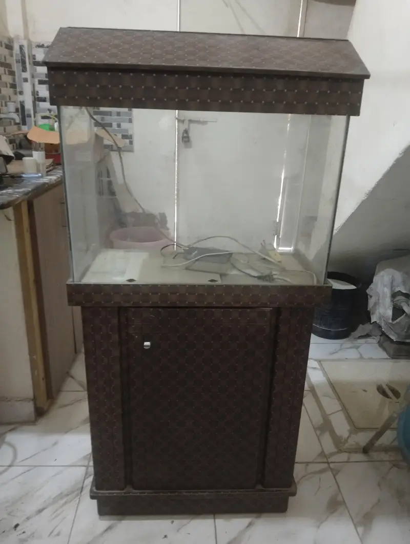 Aquarium with wooden cabinet stand — photo 4