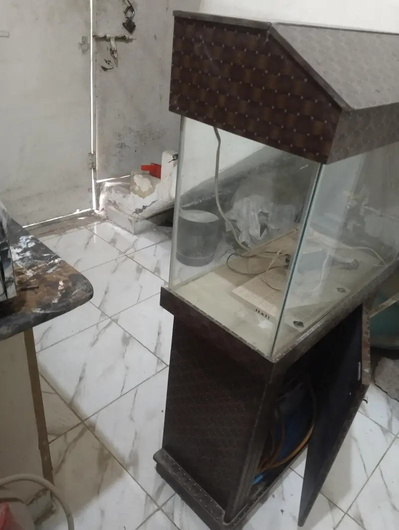 Aquarium with wooden cabinet stand — photo 5