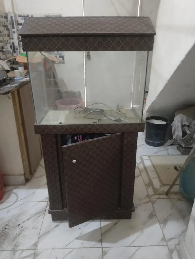 Aquarium with wooden cabinet stand — photo 6