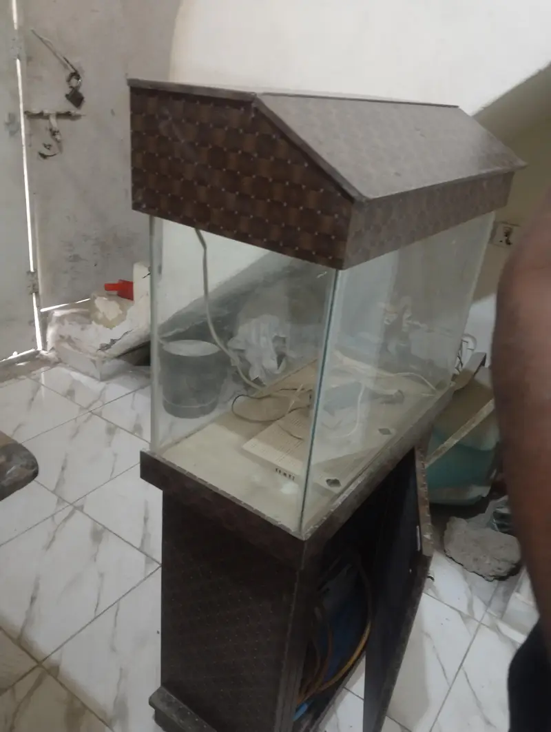 Aquarium with wooden cabinet stand — photo 7