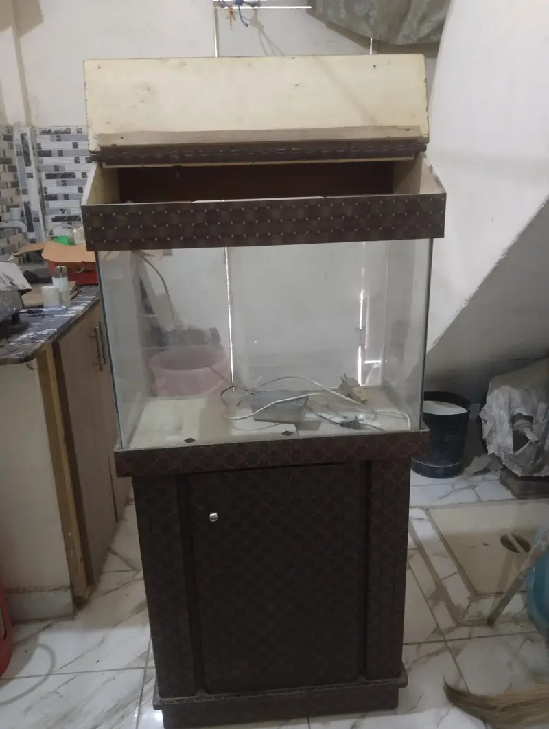 Aquarium with wooden cabinet stand — photo 8