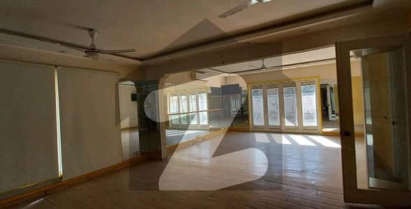 625 Sq Yards 3 Side Corner Ready To Move Condition Best For Commercial Use Near Tariq Road