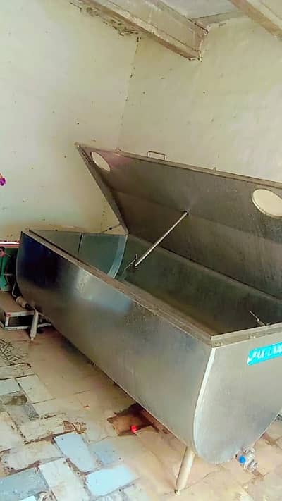 D shape Milk Chiller 1000 litter  For sale conditions 9/10