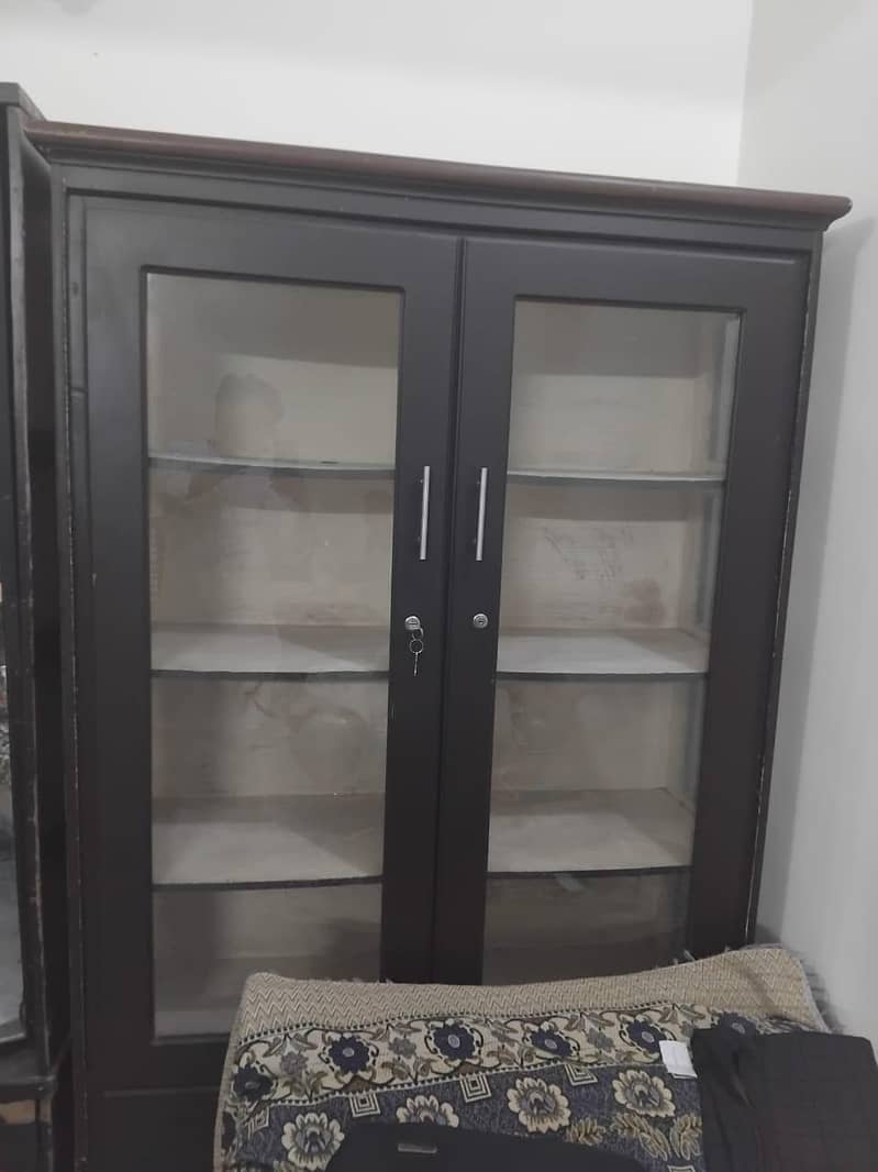 Showcase and Dressing 1