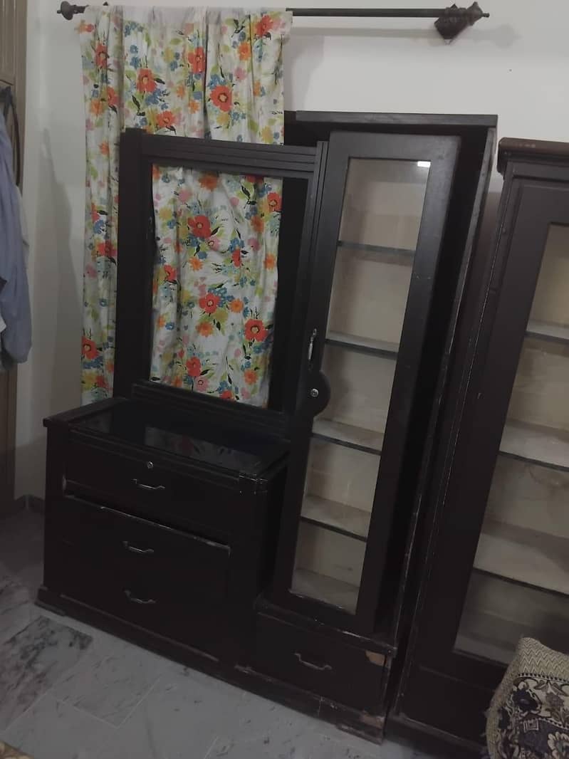 Showcase and Dressing 2