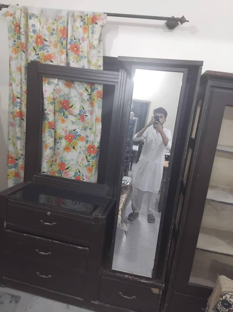 Showcase and Dressing 3