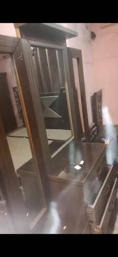 BEDROOM FURNITUREFURNITUR(اخروٹ کی لکڑی)