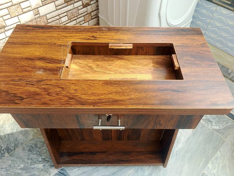 side table nd slaee machine ka table 3