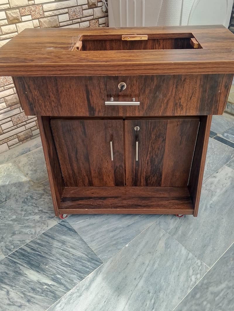 side table nd slaee machine ka table 4