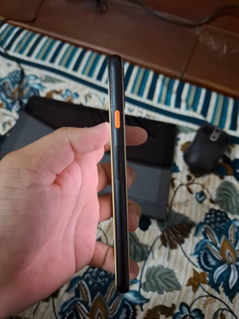 Google Pixel 4 3