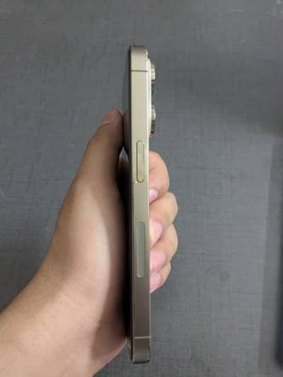 Iphone 14pro factory unlock not JV 4 months complete sim time 10/10