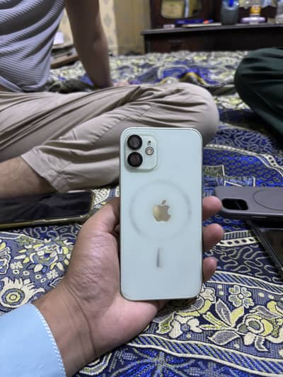 Apple iPhone 12