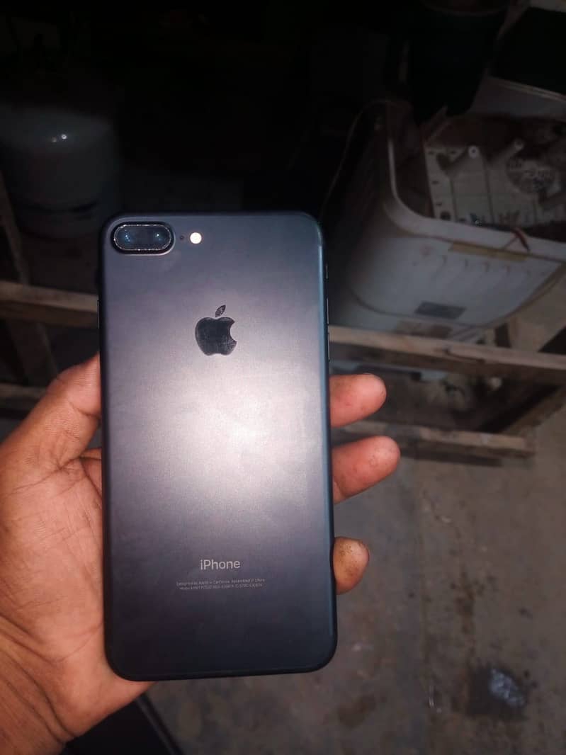 Apple iPhone 7 Plus 0
