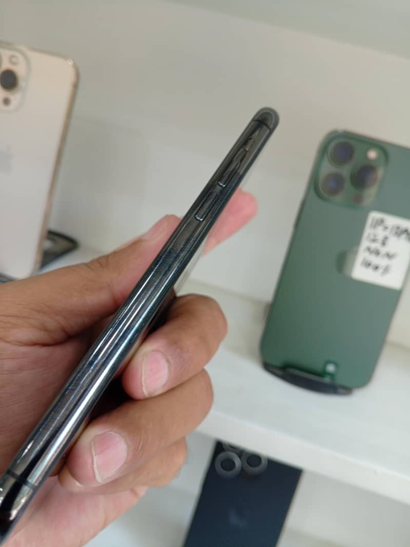 Apple iPhone 11 Pro 1