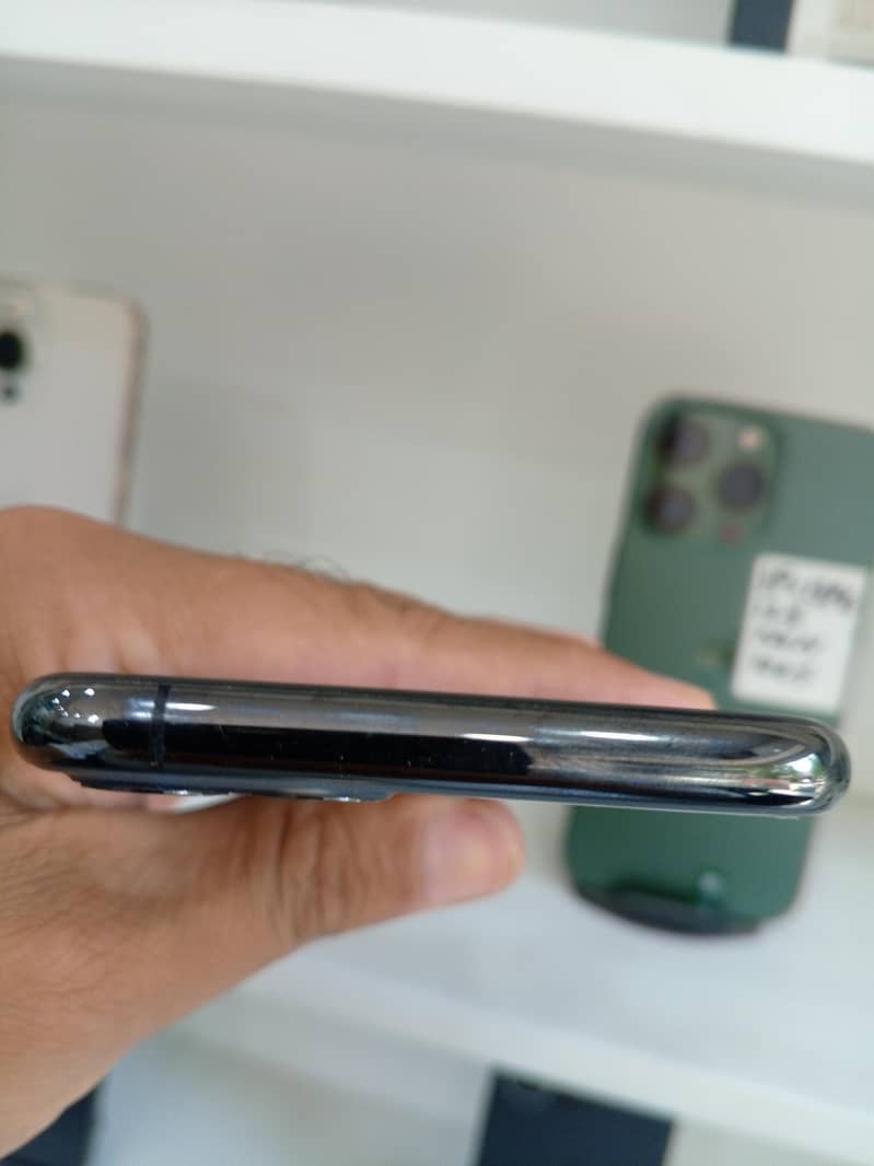 Apple iPhone 11 Pro 3