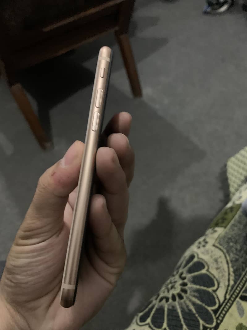 Apple iPhone 8 4