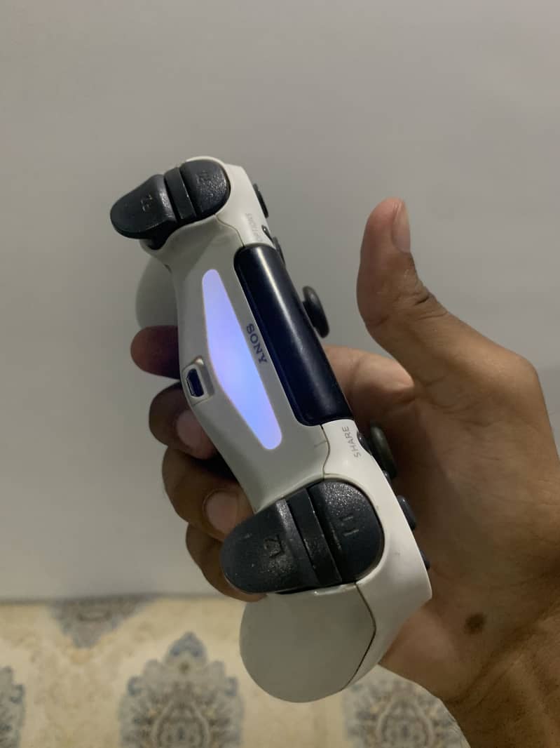 Dual Shock 4 wireless controller 0