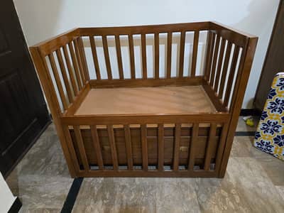 Wooden Baby Crib with Storage Drawers