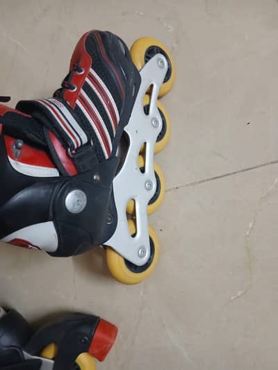 Well mentained Skateboard   & online skating  Shoes.