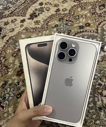 Apple iPhone 15 pro max 256 gb lush condition natural