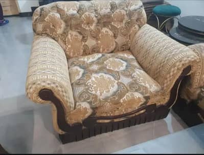 too good condition sofa set