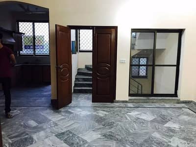 5 MARLA BEAUTIFUL HOUSE FOR RENT AT THE HOT LOCATION OF JOHAR TOWN NEAR EMPORIUM