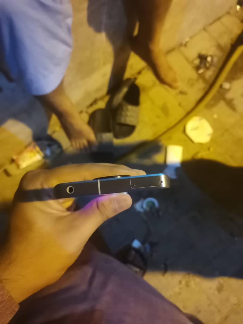 sharp aquos r7 2