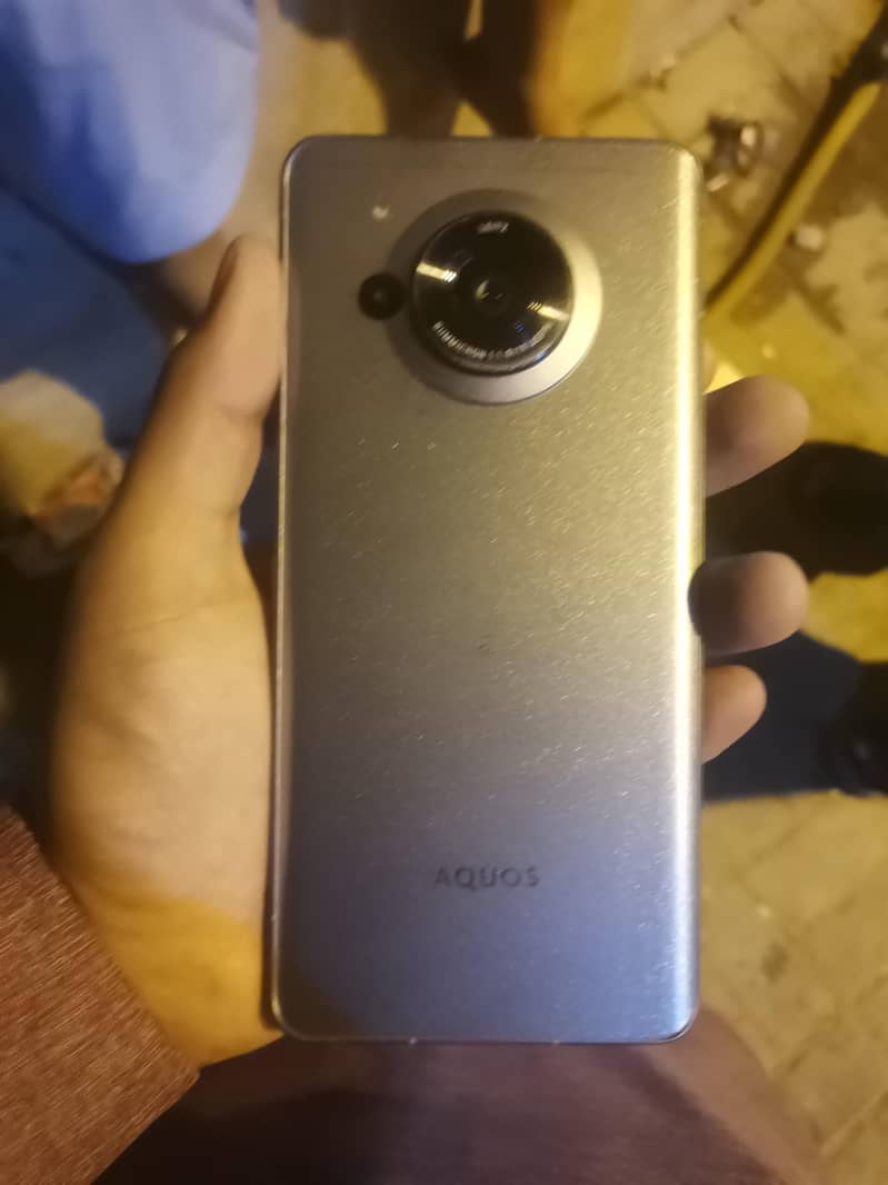 sharp aquos r7 5