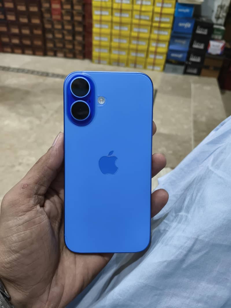Apple iPhone 16 0